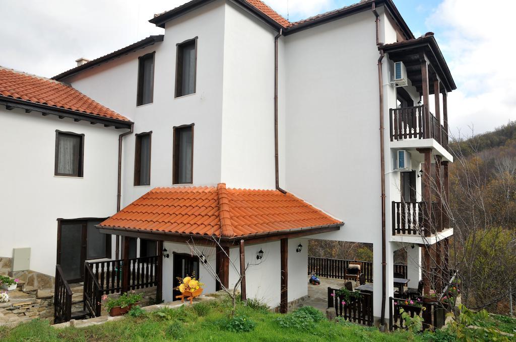 Family Hotel And Restaurant Plamena Oreşak Exterior foto