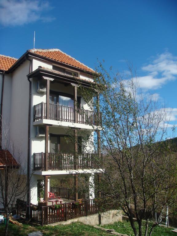 Family Hotel And Restaurant Plamena Oreşak Exterior foto